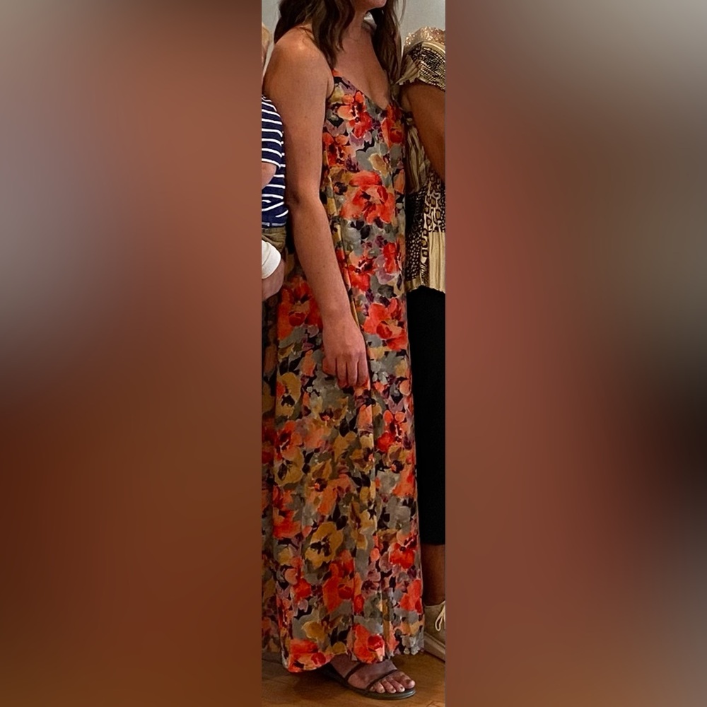 Tahari silky maxi dress/gown with built in bra and pockets, size small